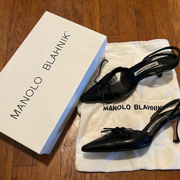 Manolo Blahnik Shoes - Vintage Manolo Blahnik slingback pumps